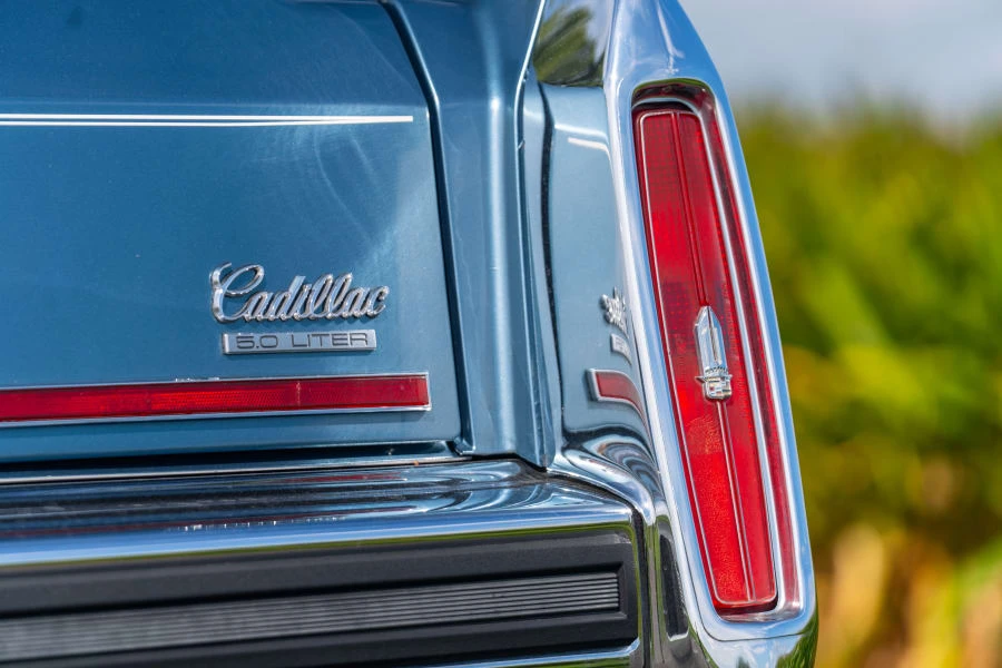 1987 Cadillac Brougham - Image 8 of 23