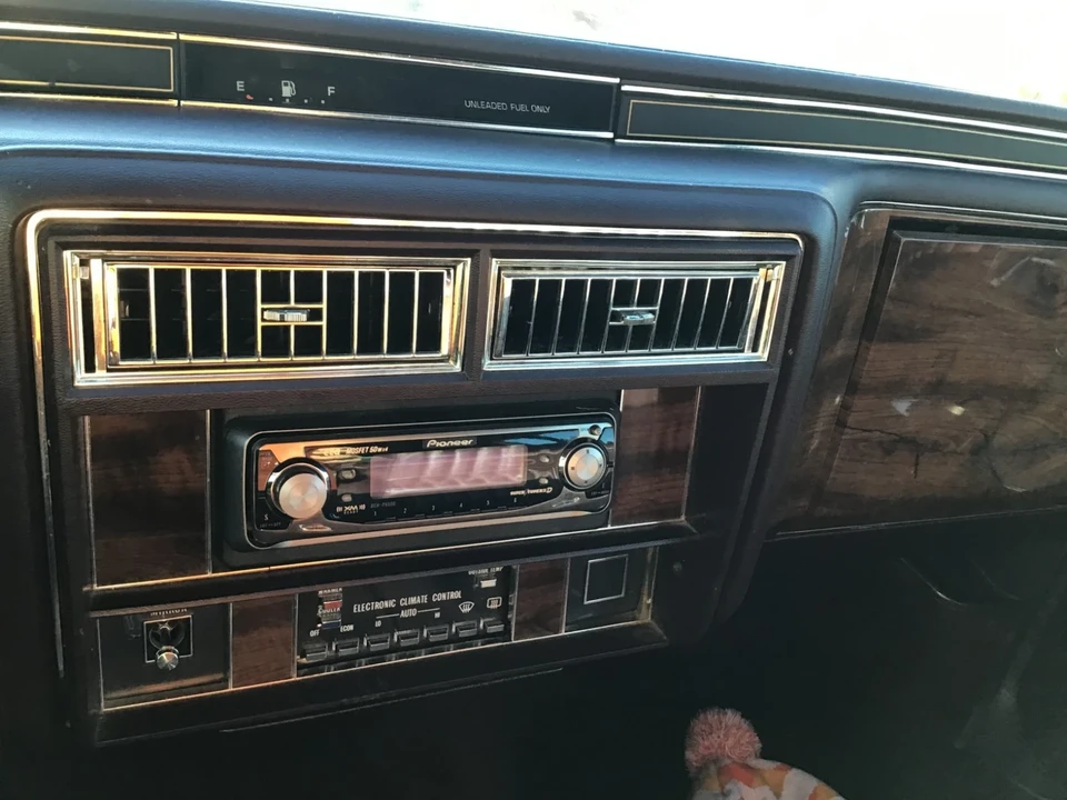 1987 Cadillac Brougham - Image 15 of 21
