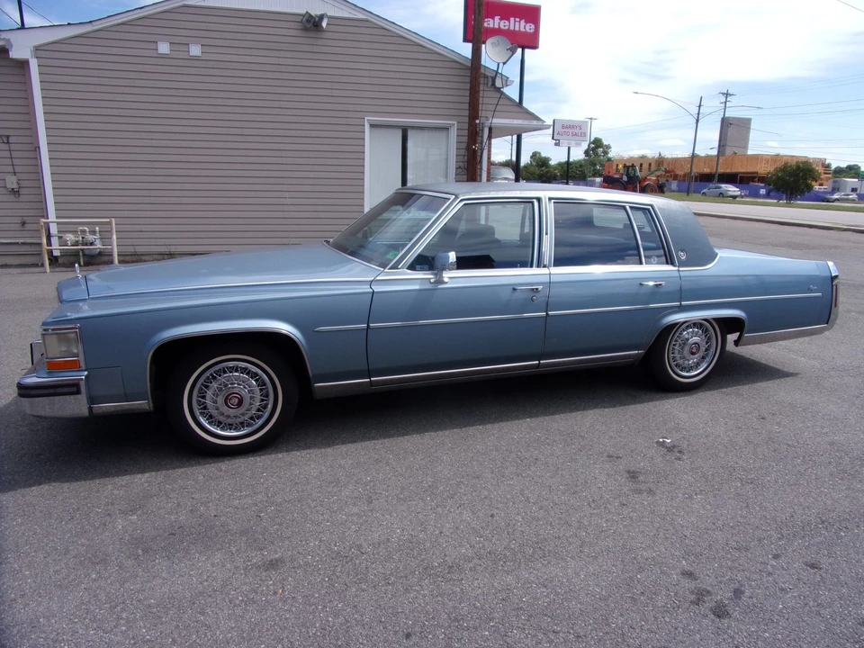 1987 Cadillac Brougham - Image 7 of 31