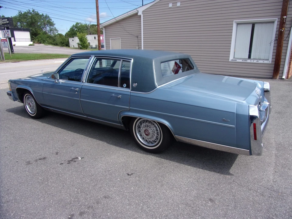 1987 Cadillac Brougham - Image 9 of 31