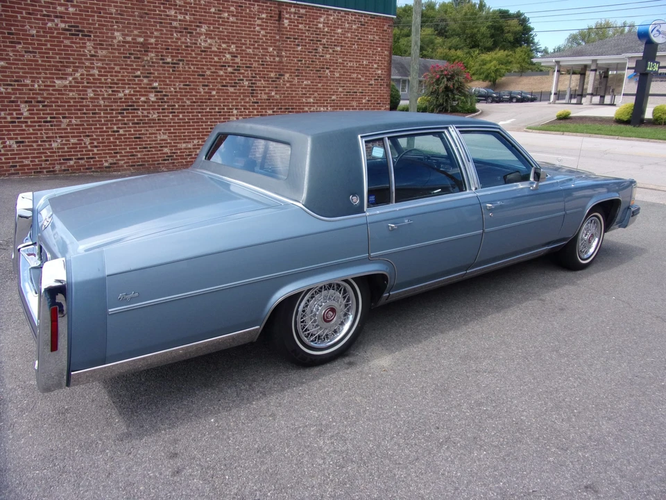 1987 Cadillac Brougham - Image 14 of 31