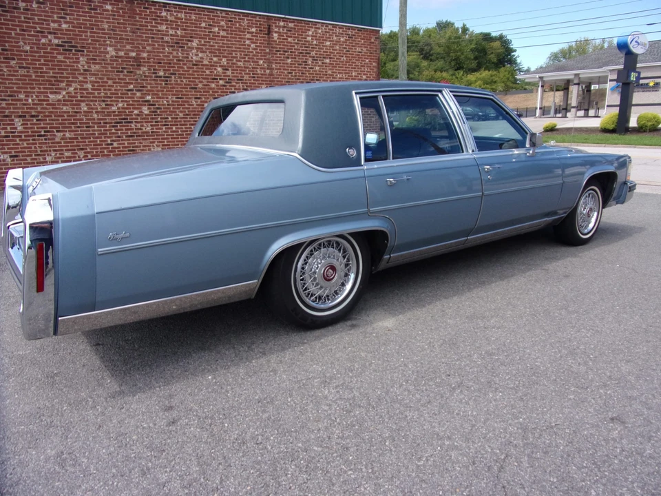 1987 Cadillac Brougham - Image 15 of 31