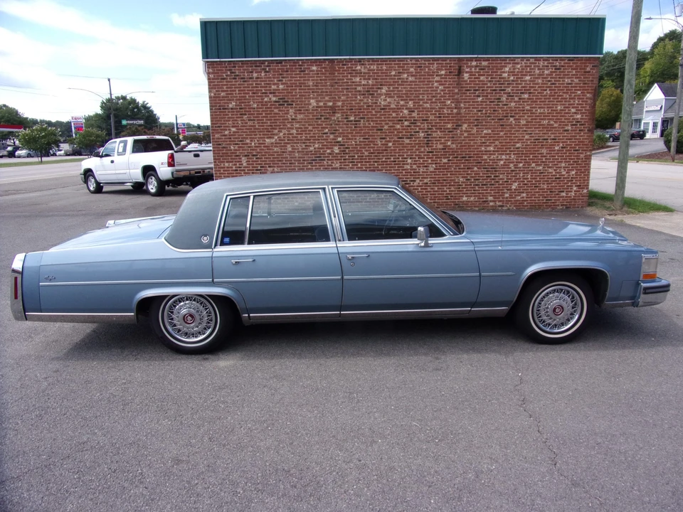 1987 Cadillac Brougham - Image 16 of 31