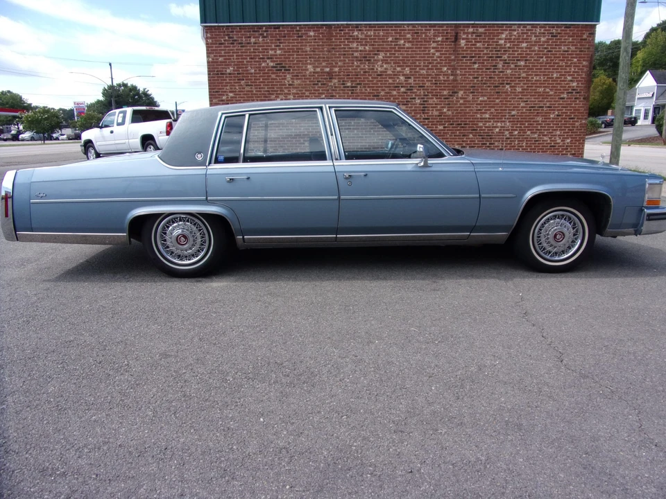 1987 Cadillac Brougham - Image 17 of 31