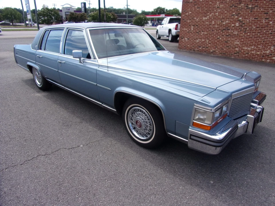 1987 Cadillac Brougham - Image 3 of 31