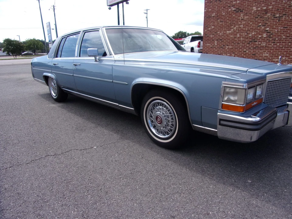 1987 Cadillac Brougham - Image 2 of 31