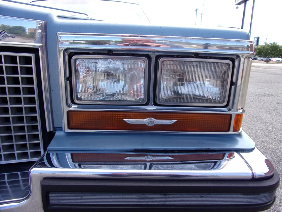 1987 Cadillac Brougham - Image 23 of 31