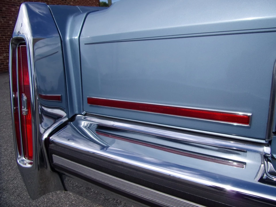 1987 Cadillac Brougham - Image 26 of 31