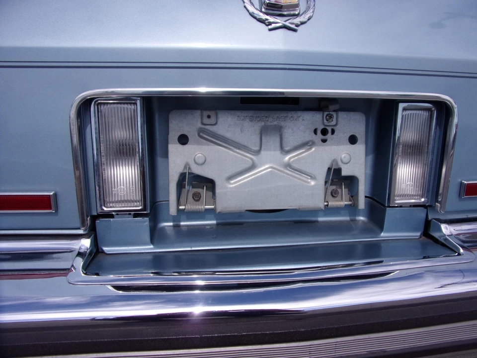 1987 Cadillac Brougham - Image 29 of 31