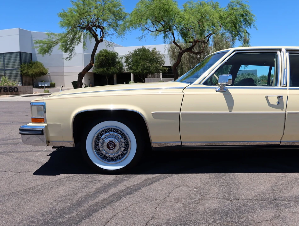 1987 Cadillac Brougham - Image 26 of 31