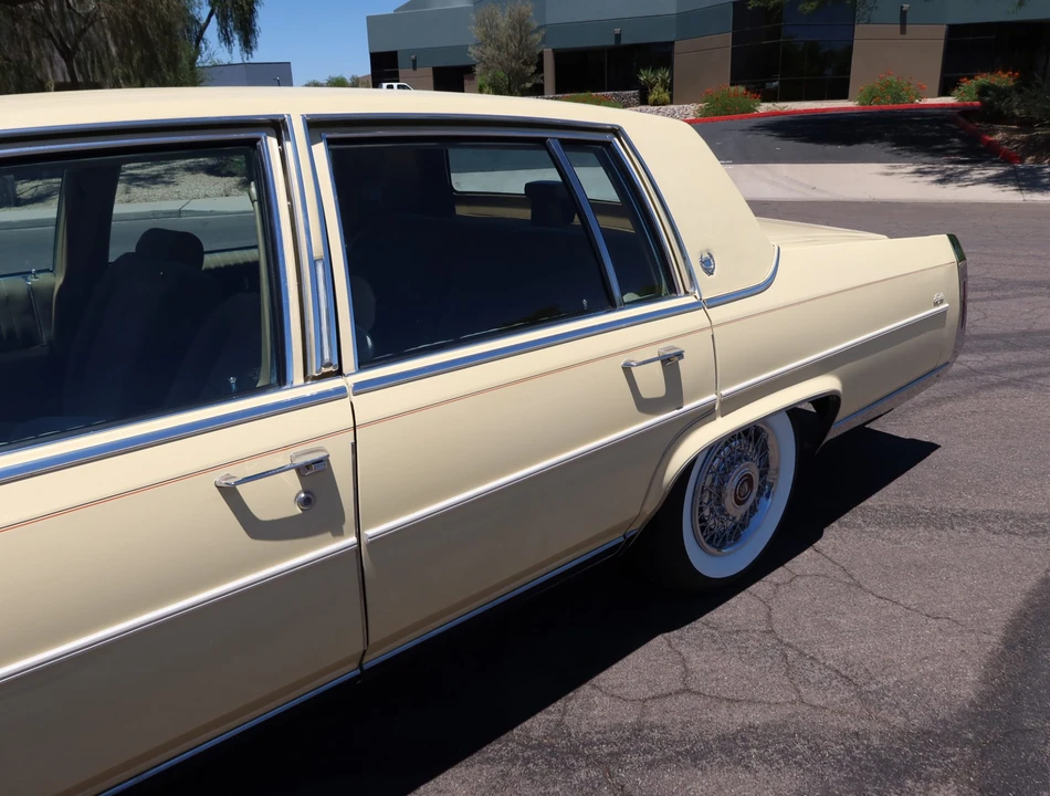 1987 Cadillac Brougham - Image 25 of 31