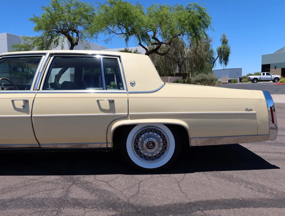 1987 Cadillac Brougham - Image 24 of 31