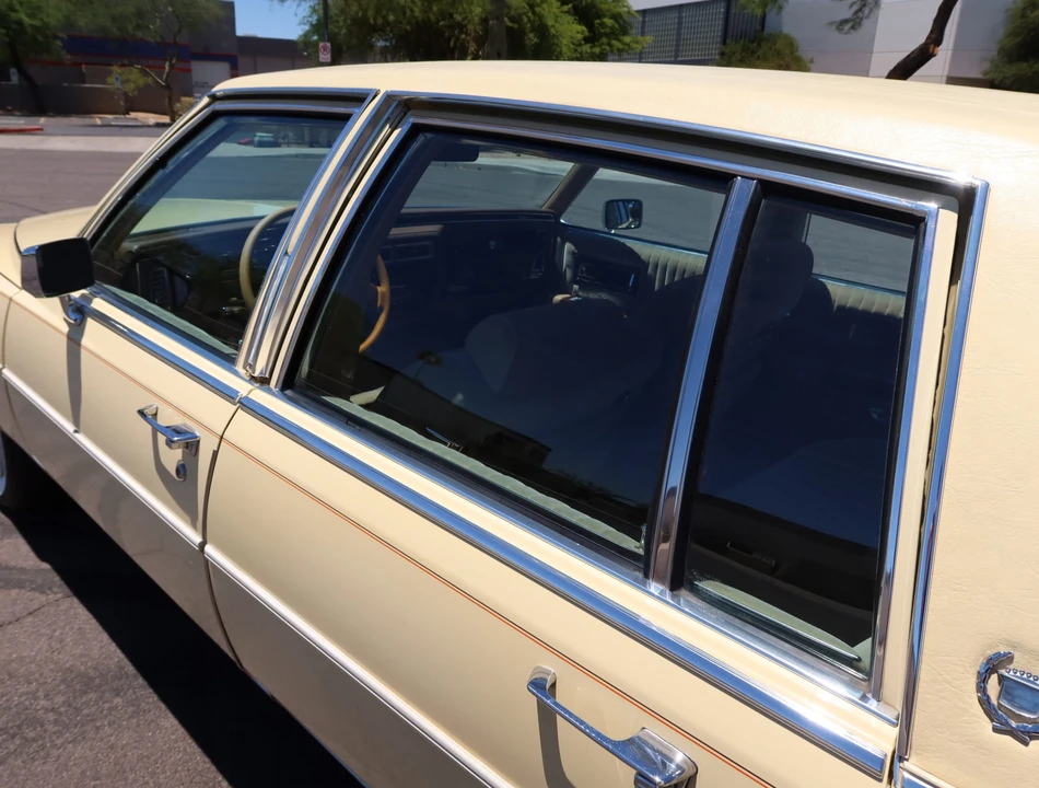 1987 Cadillac Brougham - Image 28 of 31