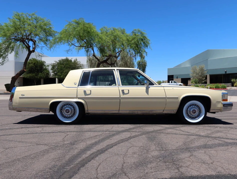 1987 Cadillac Brougham - Image 13 of 31