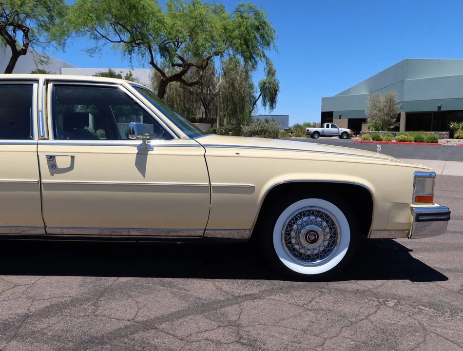 1987 Cadillac Brougham - Image 18 of 31