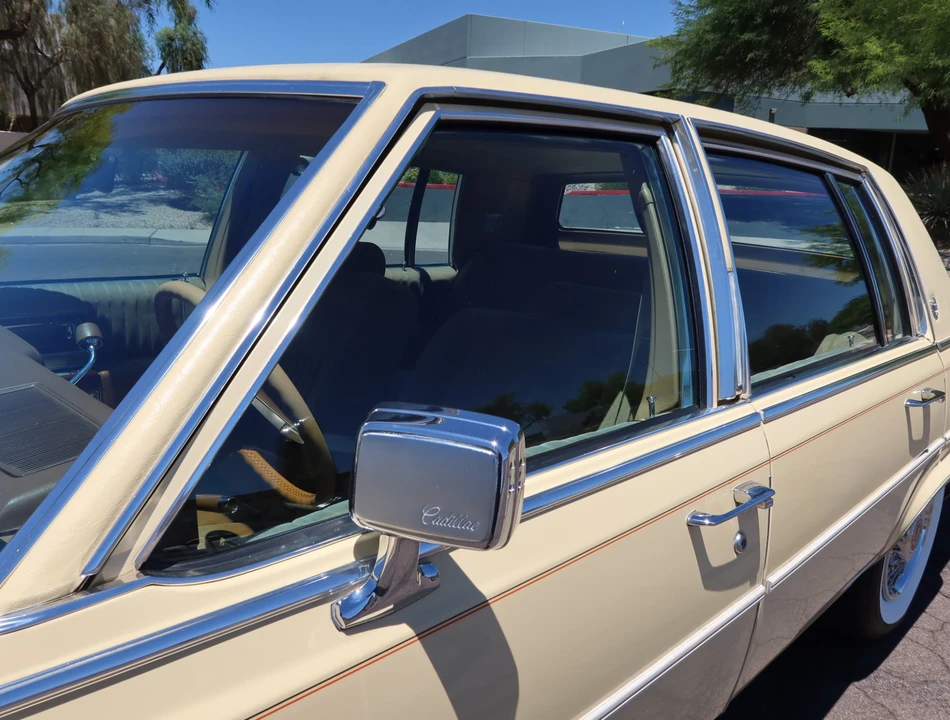 1987 Cadillac Brougham - Image 29 of 31