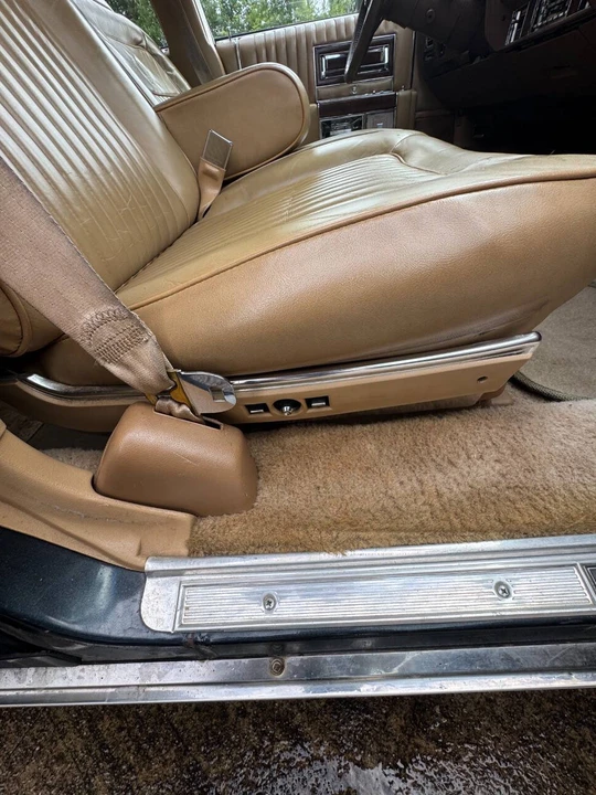 1987 Cadillac Brougham - Image 13 of 31