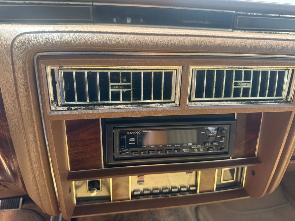 1987 Cadillac Brougham - Image 24 of 31