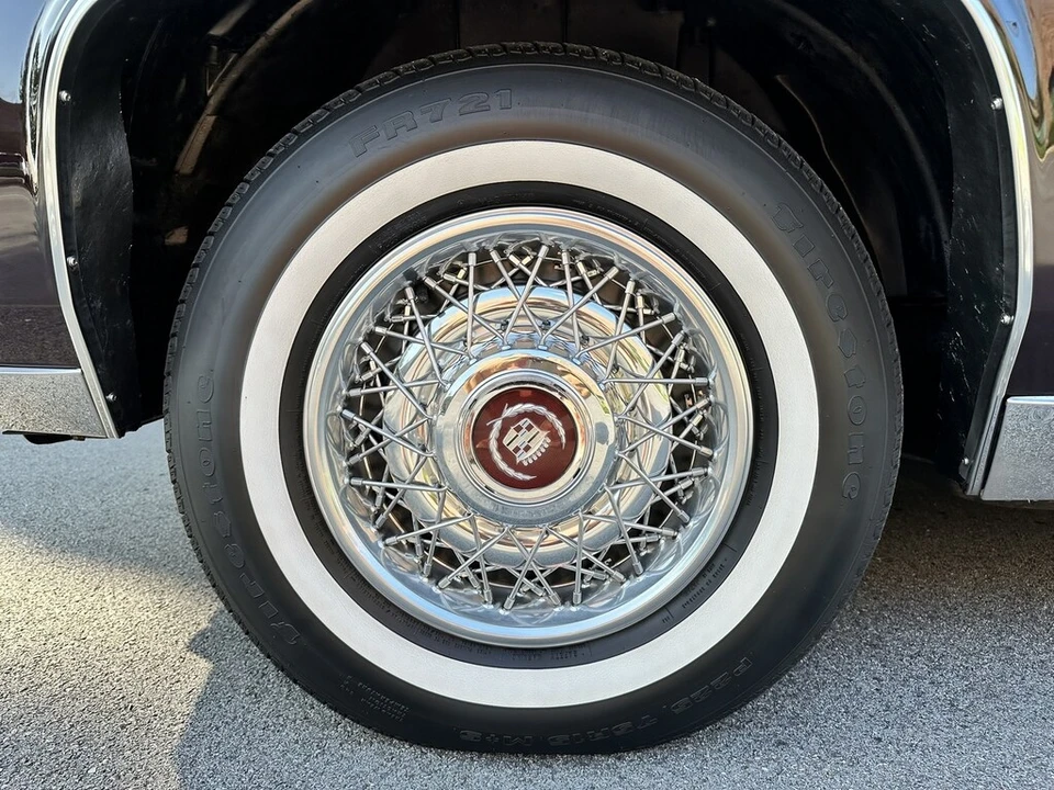 1987 Cadillac Brougham - Image 9 of 17