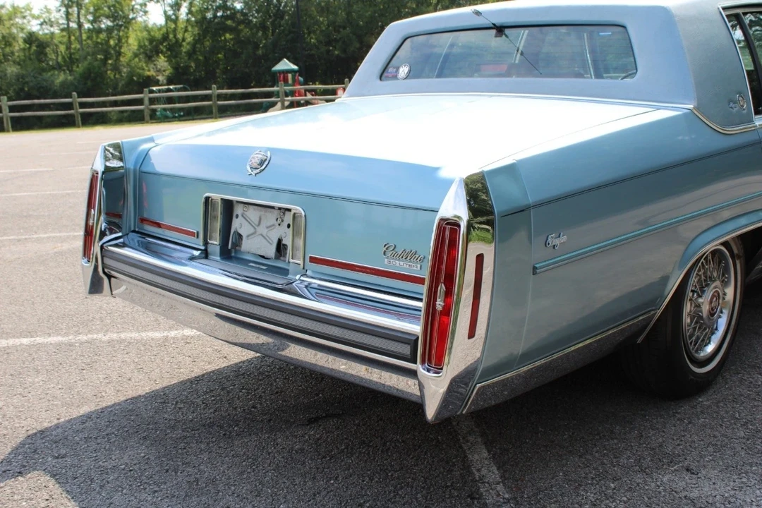 1987 Cadillac Brougham - Image 17 of 21