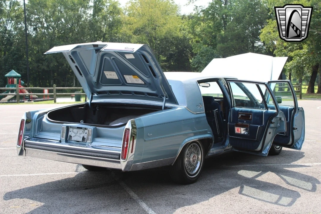 1987 Cadillac Brougham - Image 10 of 12