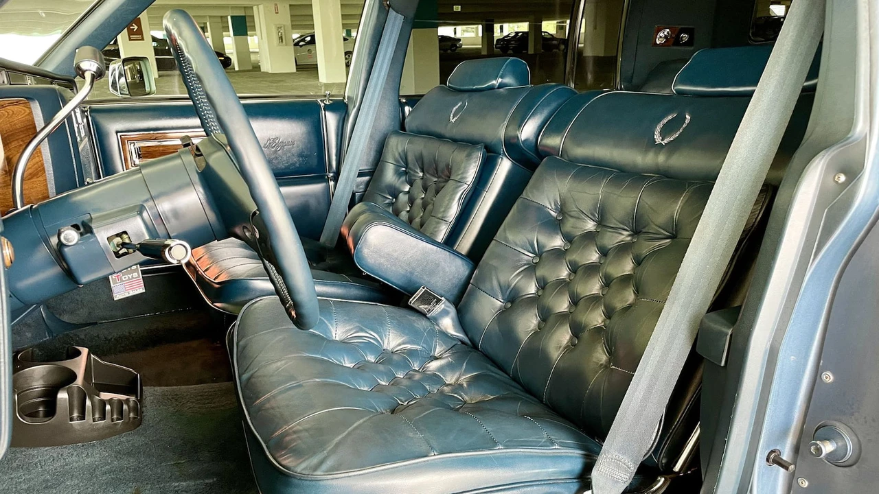 1987 Cadillac Brougham - Image 4 of 25