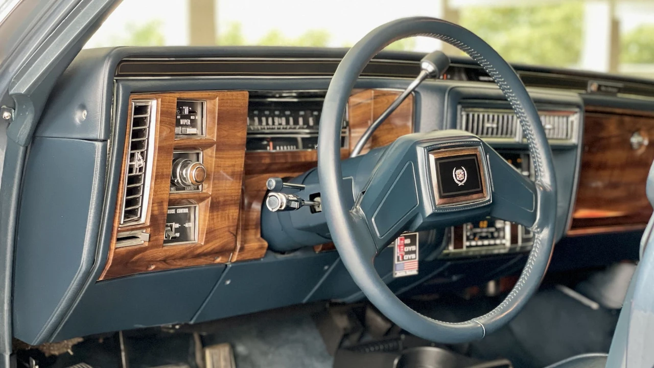 1987 Cadillac Brougham - Image 5 of 25