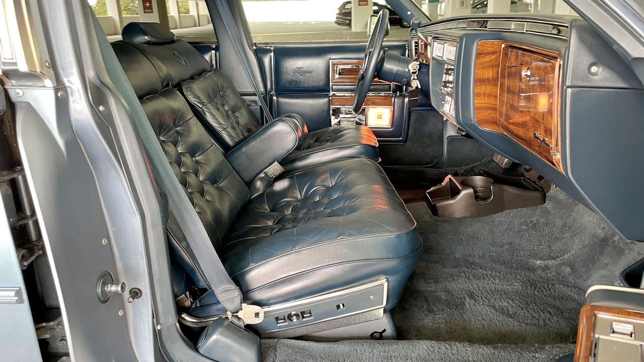 1987 Cadillac Brougham - Image 9 of 25