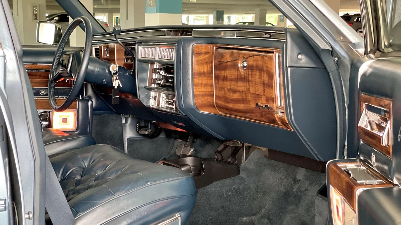 1987 Cadillac Brougham - Image 10 of 25