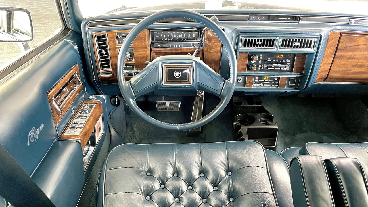 1987 Cadillac Brougham - Image 14 of 25