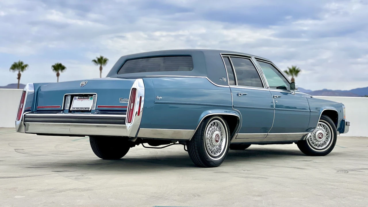 1987 Cadillac Brougham - Image 20 of 25