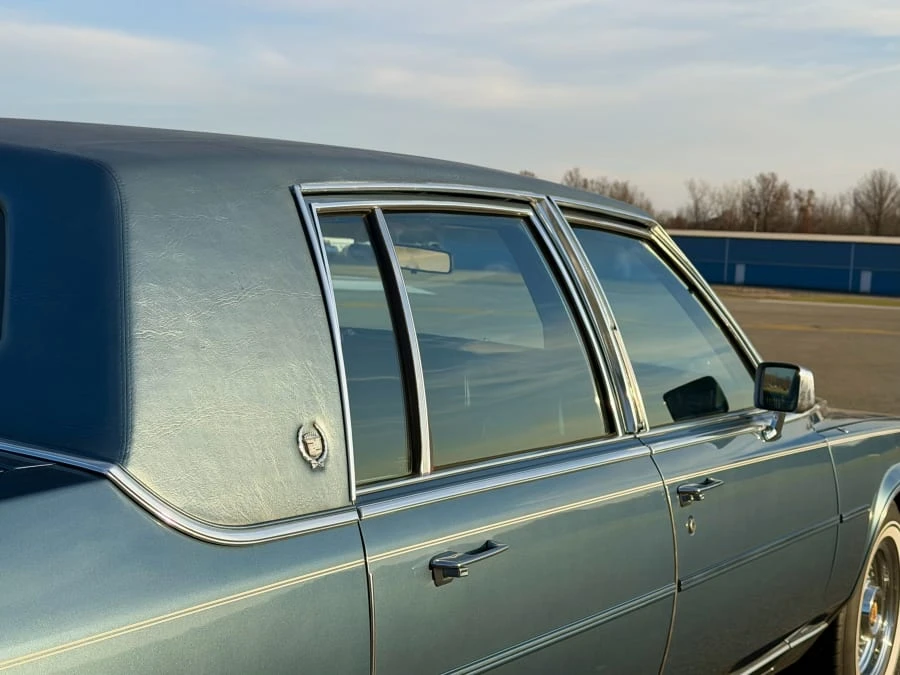1987 Cadillac Brougham - Image 12 of 31