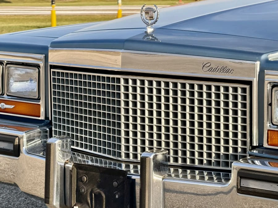 1987 Cadillac Brougham - Image 19 of 31