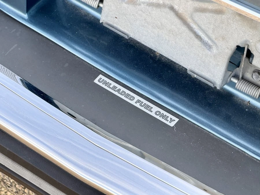1987 Cadillac Brougham - Image 17 of 31