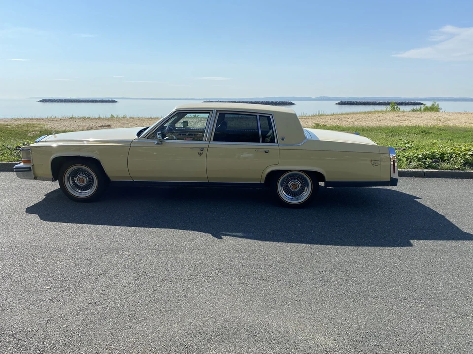 1987 Cadillac Brougham - Image 14 of 31