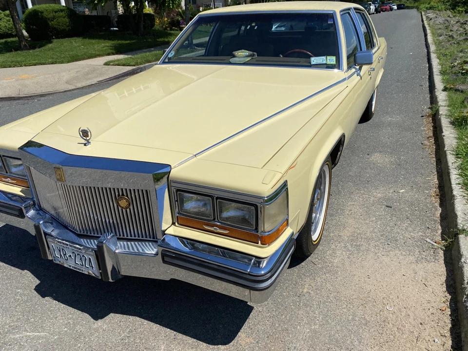 1987 Cadillac Brougham - Image 27 of 31