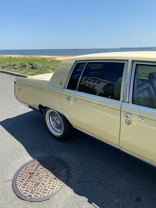 1987 Cadillac Brougham - Image 10 of 31