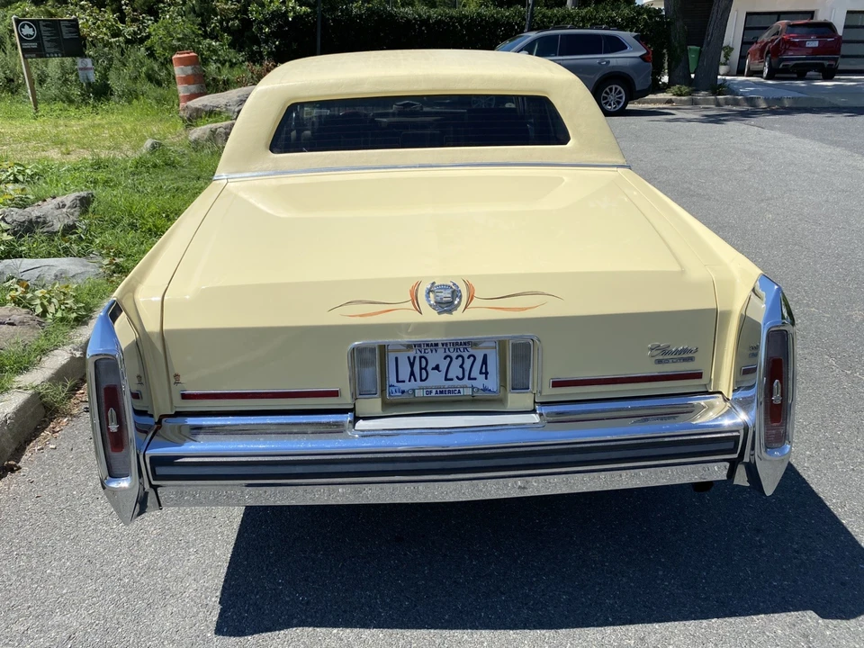 1987 Cadillac Brougham - Image 15 of 31