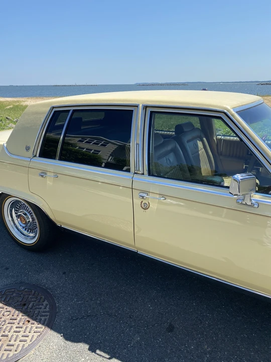 1987 Cadillac Brougham - Image 8 of 31