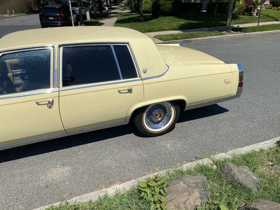 1987 Cadillac Brougham - Image 4 of 31