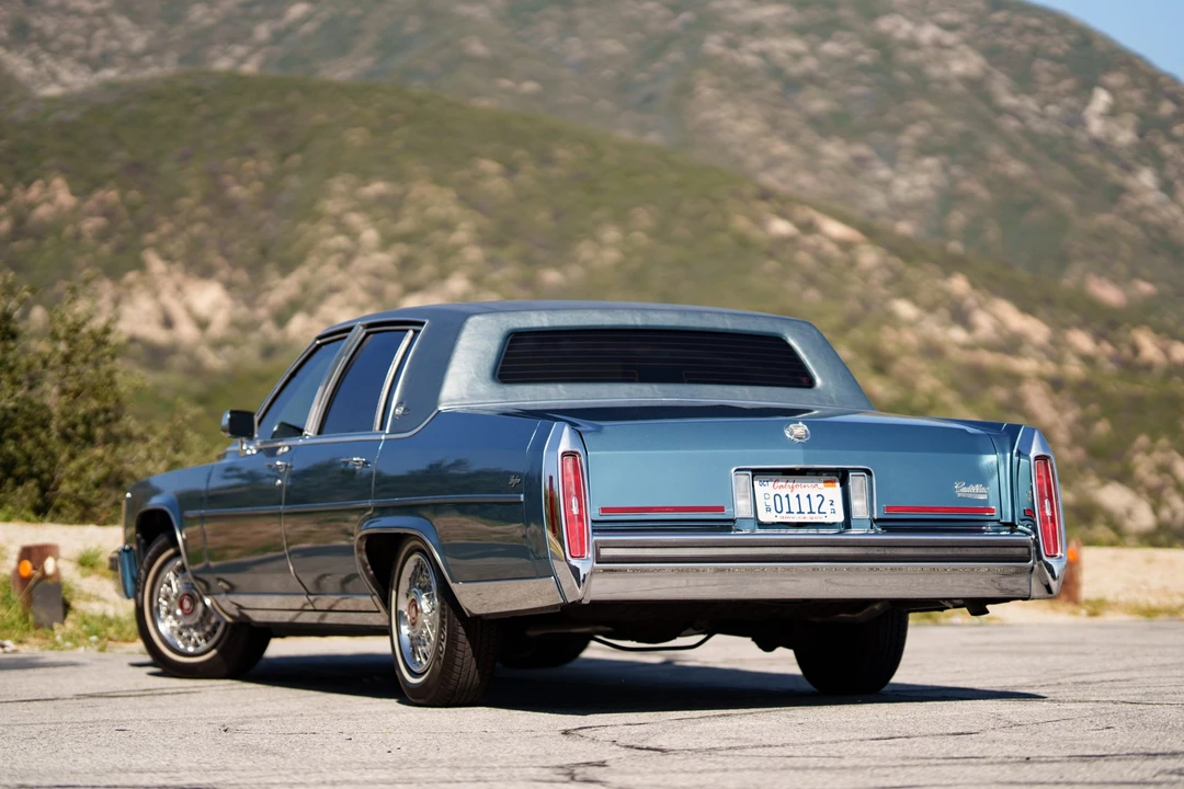 1987 Cadillac Brougham - Image 9 of 31