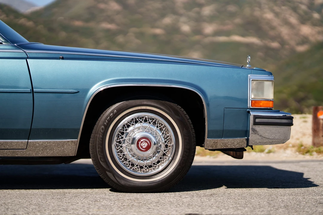 1987 Cadillac Brougham - Image 19 of 31