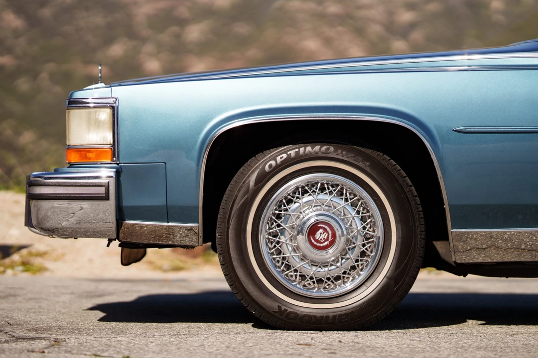 1987 Cadillac Brougham - Image 20 of 31