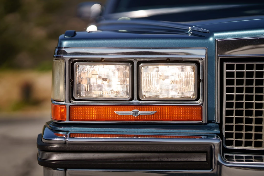 1987 Cadillac Brougham - Image 21 of 31
