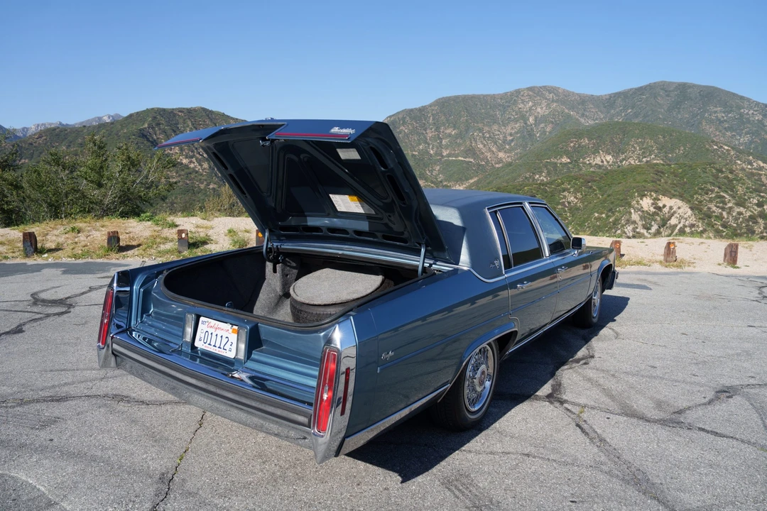 1987 Cadillac Brougham - Image 18 of 31