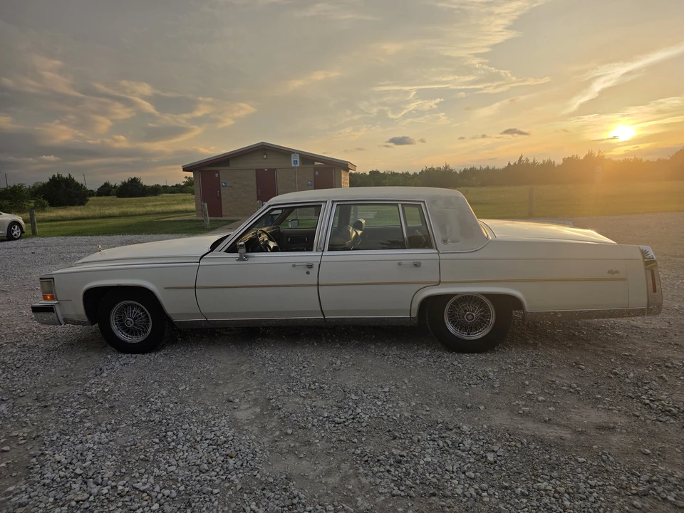 1987 Cadillac Brougham - Image 5 of 31