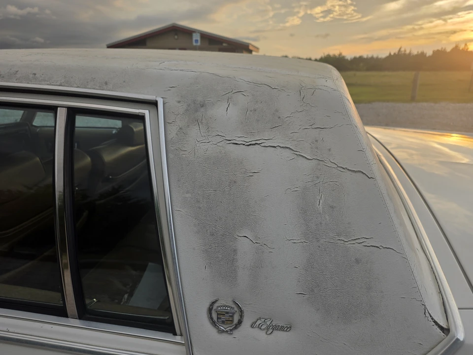 1987 Cadillac Brougham - Image 24 of 31