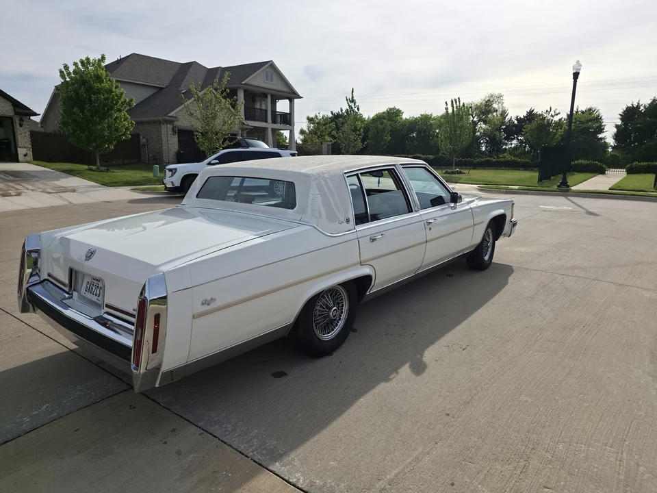 1987 Cadillac Brougham - Image 16 of 31