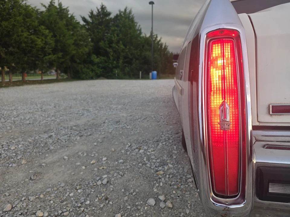 1987 Cadillac Brougham - Image 21 of 31