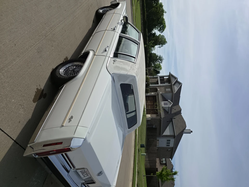 1987 Cadillac Brougham - Image 14 of 31